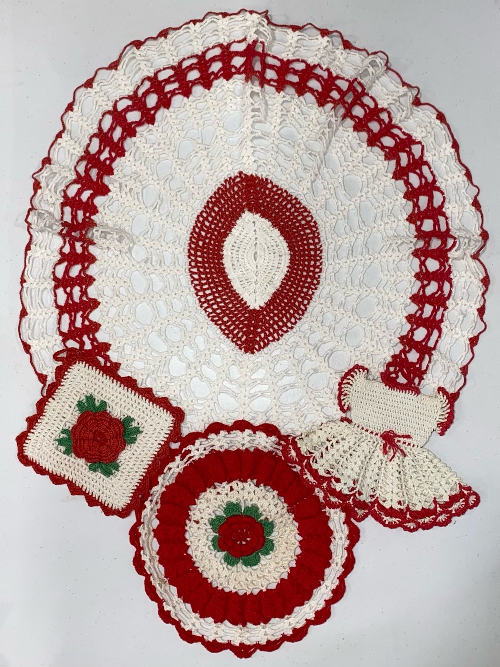 Vintage 1950s Crochet 4-Piece Doily Set in Red and White - Picture 1 of 16